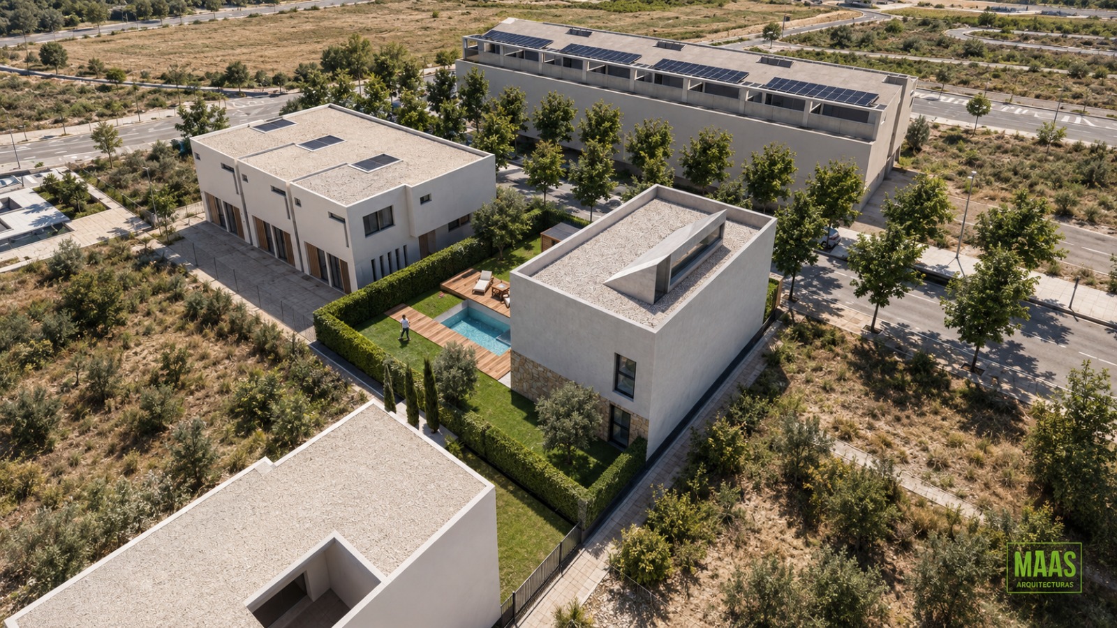 Vista aérea de una vivienda proyectada por MAAS Arquitecturas dentro de su parcela y en relación con el entorno