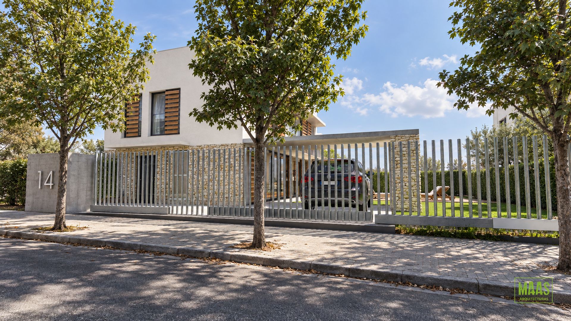 Acceso a una vivienda unifamiliar de MAAS Arquitecturas integrado en su parcela y entorno urbano